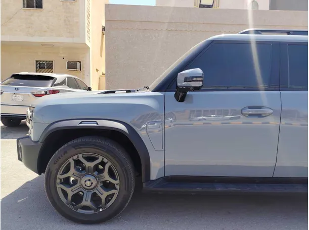 Car image 9