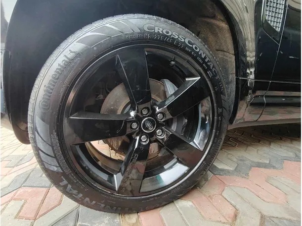 Car image 9