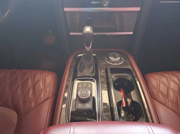 Car image 16