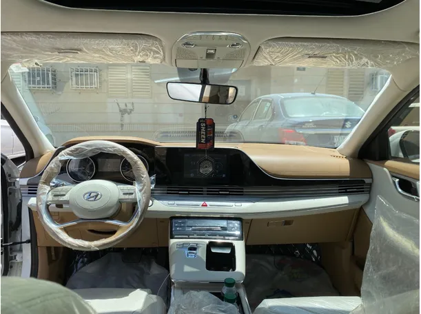Car image 25