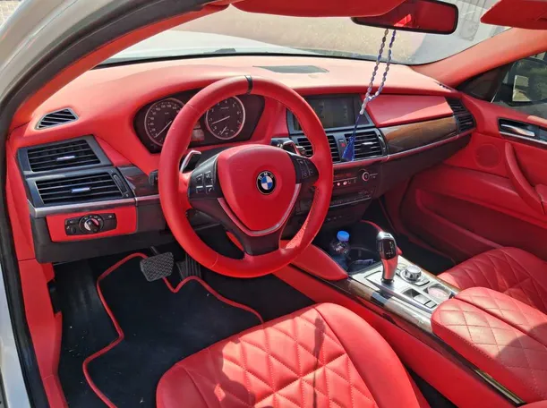 Car image 11