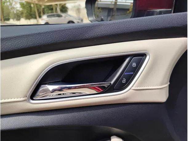 Car image 27