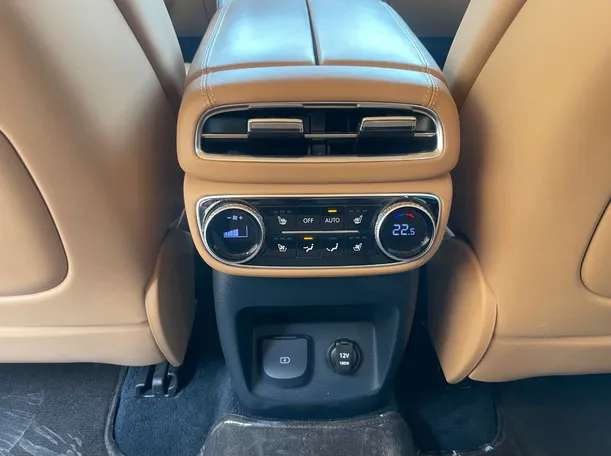 Car image 25