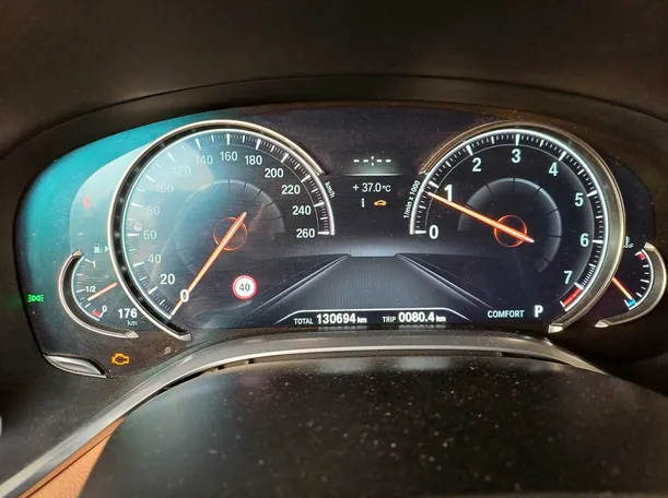 Car image 19