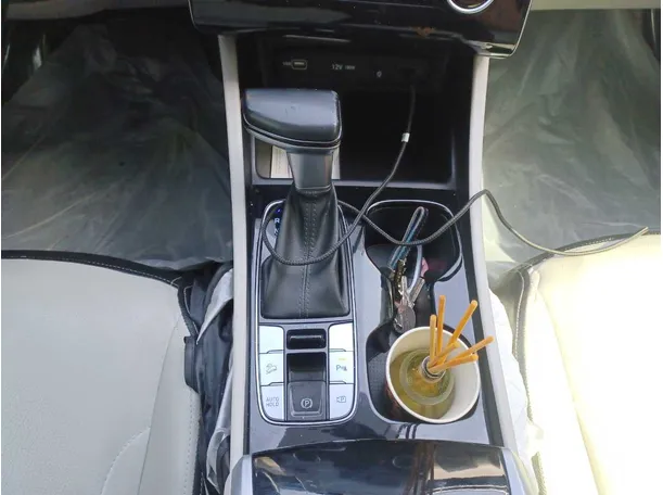 Car image 14