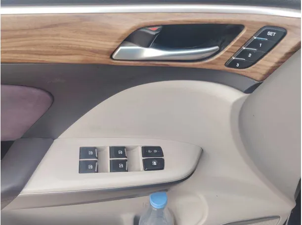 Car image 32