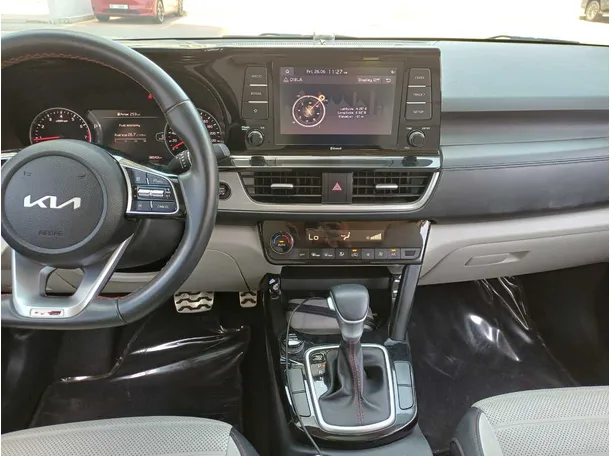 Car image 16
