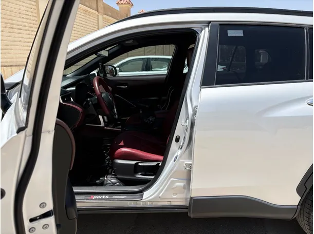 Car image 13