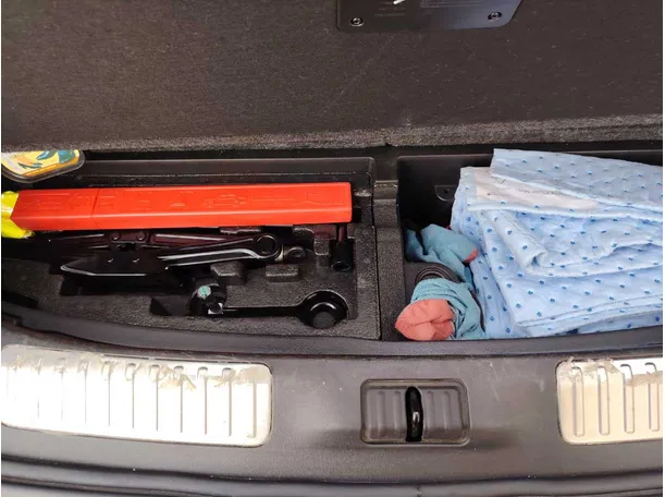 Car image 22