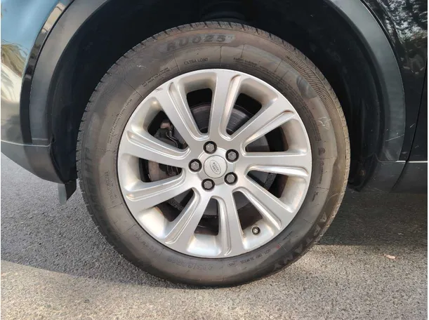 Car image 9