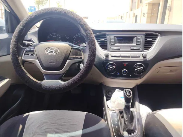 Car image 19