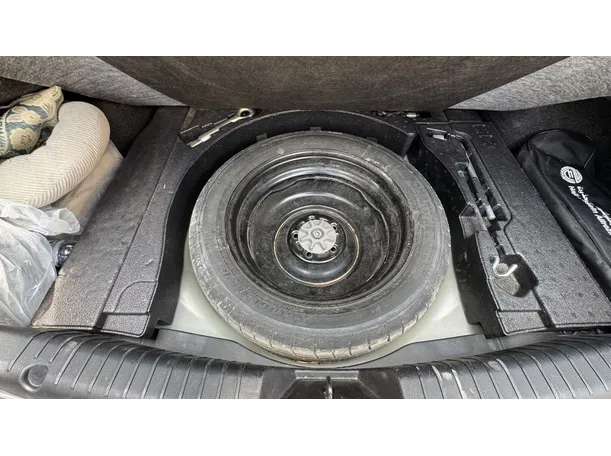 Car image 26
