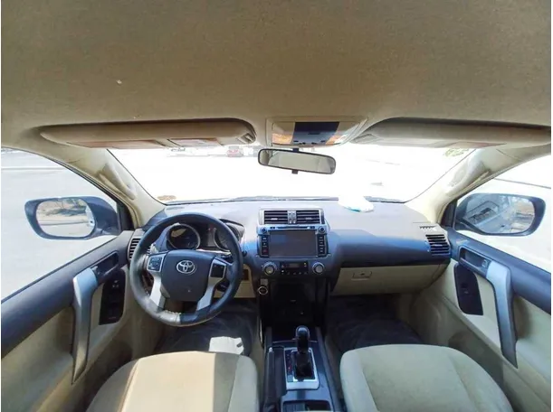 Car image 13
