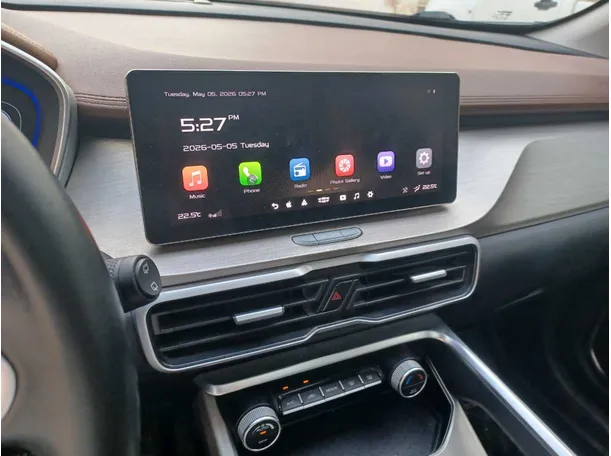 Car image 18
