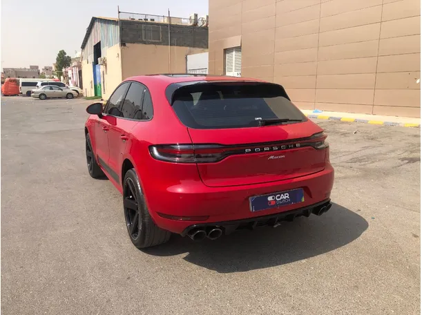 Car image 14
