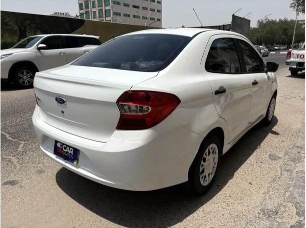 Car image 5