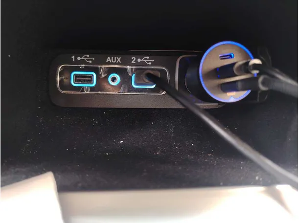 Car image 30