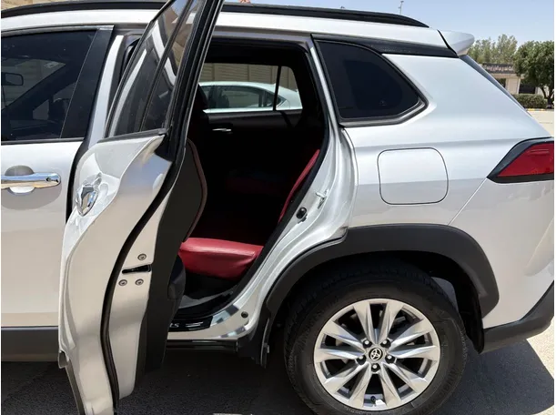 Car image 15