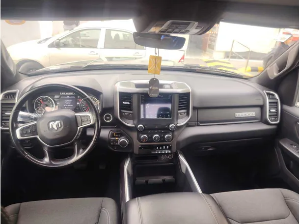 Car image 18