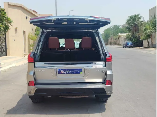 Car image 27