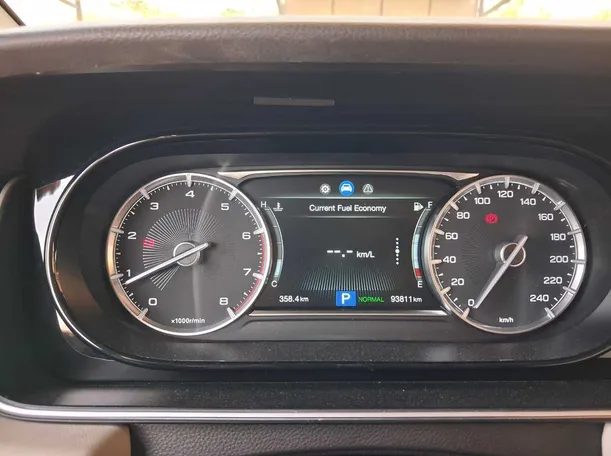 Car image 19