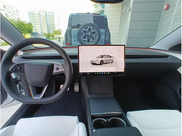 Car image 15
