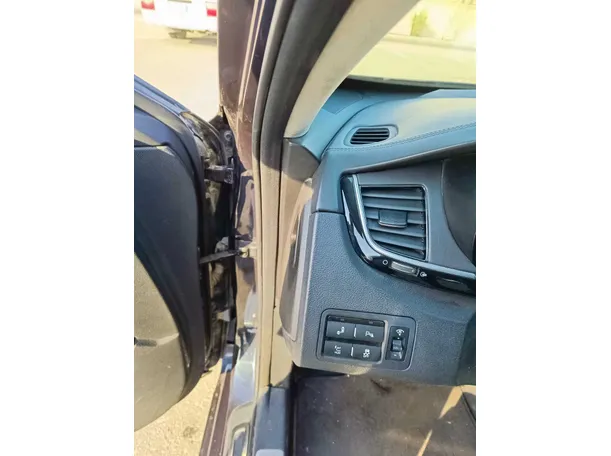 Car image 34