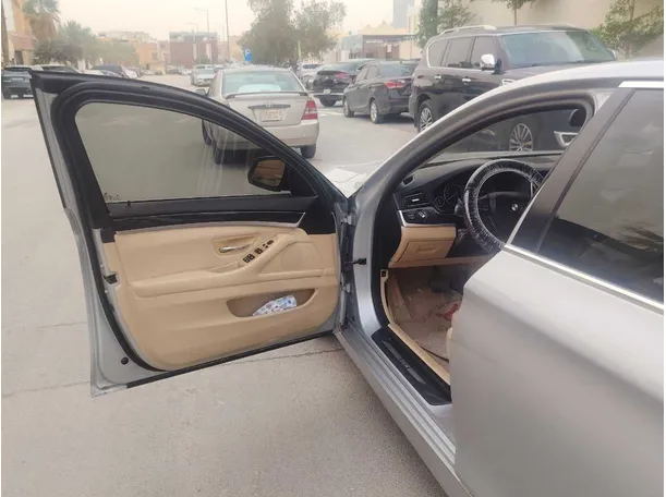 Car image 12