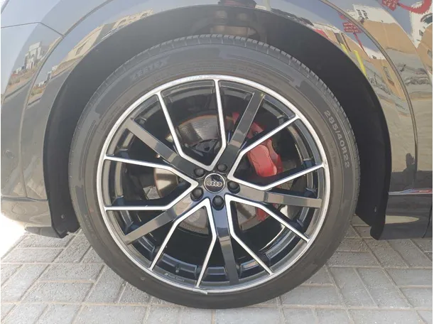 Car image 9