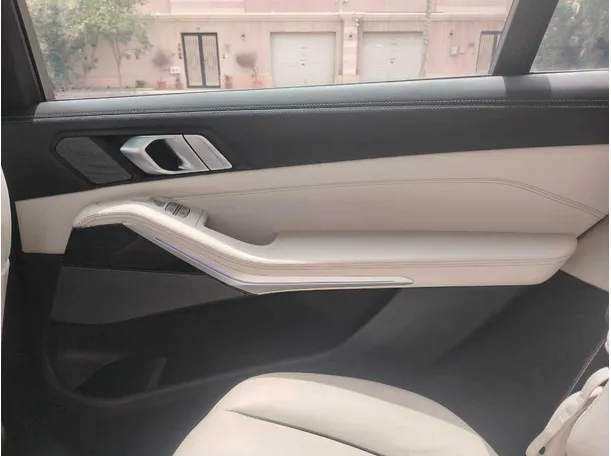 Car image 37