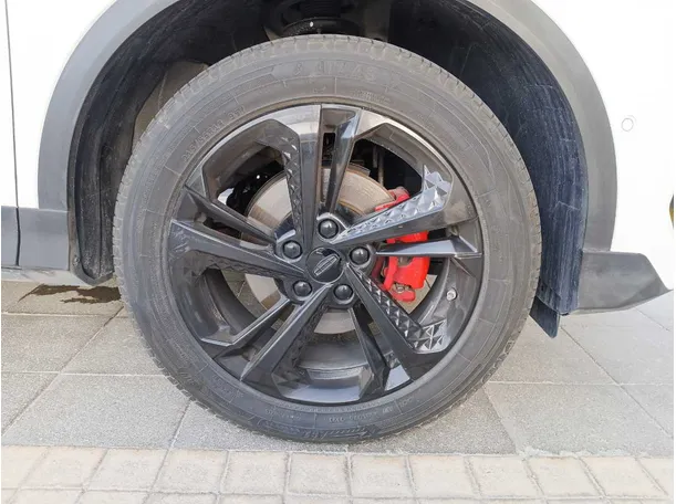 Car image 9