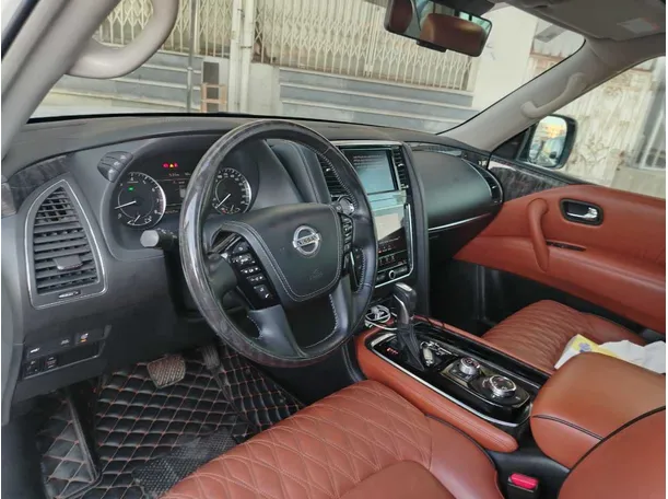 Car image 14