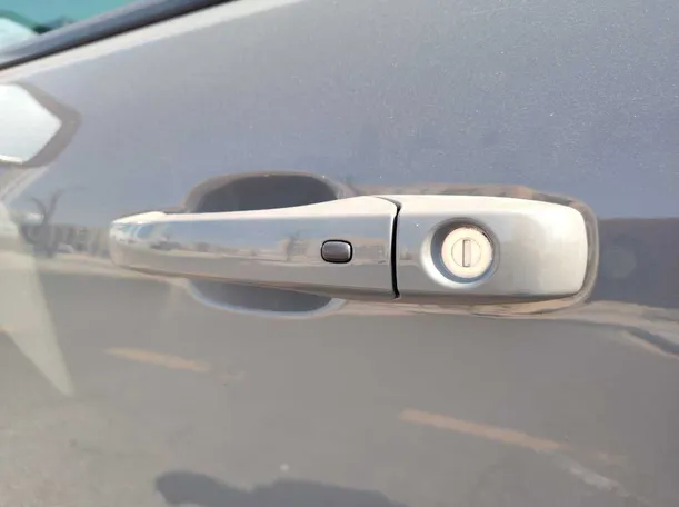 Car image 30