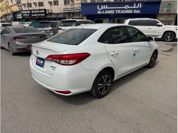 Car image 5