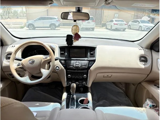 Car image 18