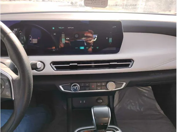 Car image 32