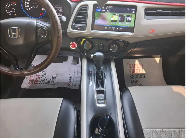 Car image 15