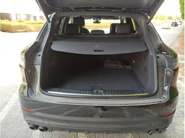 Car image 20