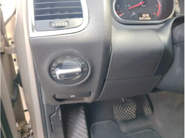 Car image 39