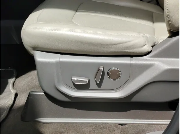 Car image 38