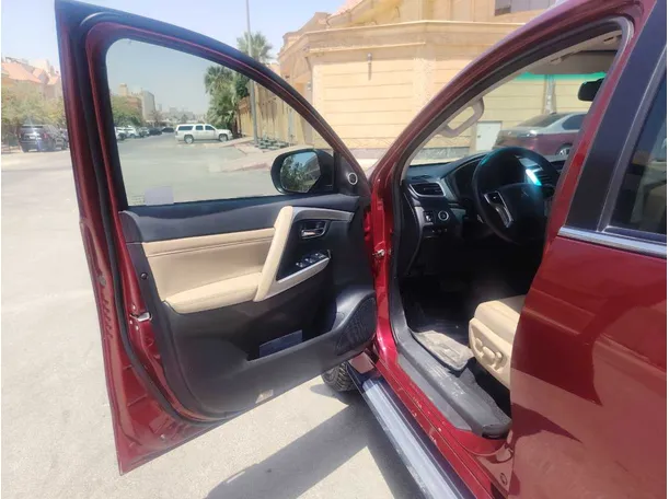 Car image 10