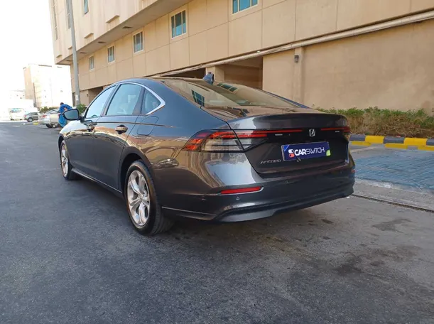 Car image 7
