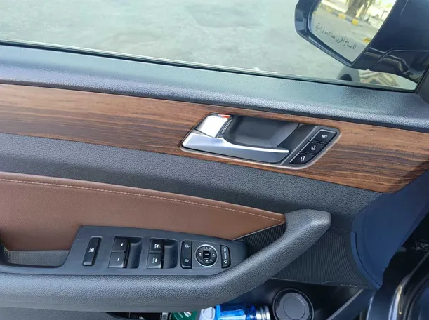 Car image 36
