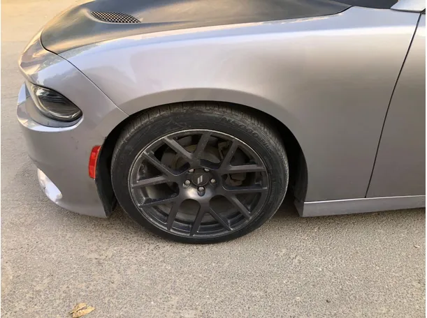 Car image 9