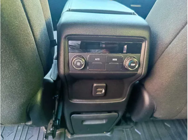 Car image 32