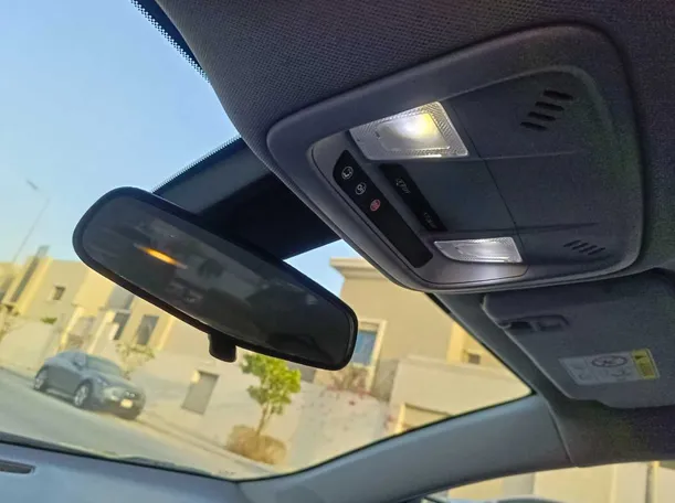 Car image 25