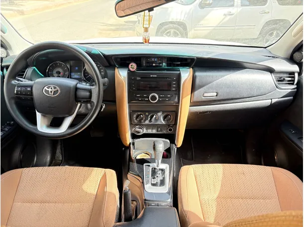Car image 18