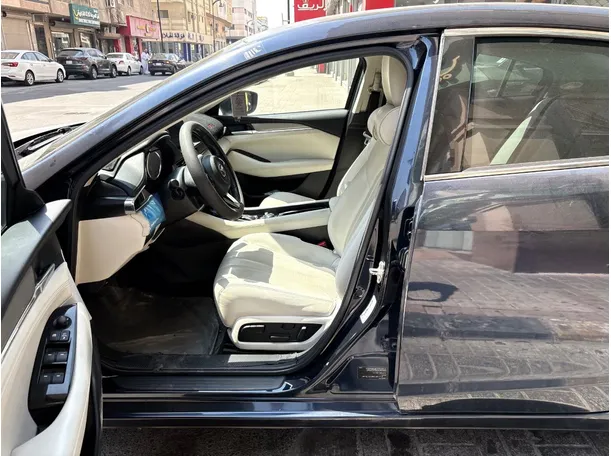 Car image 11