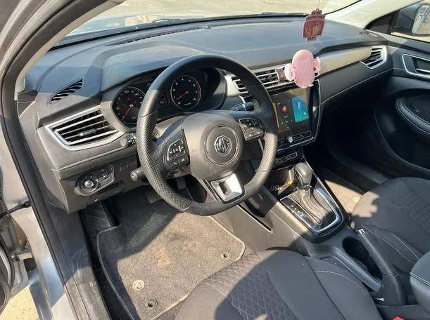 Car image 11