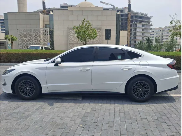 Car image 8